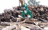 HWS Wood splitter splitting oversize logs